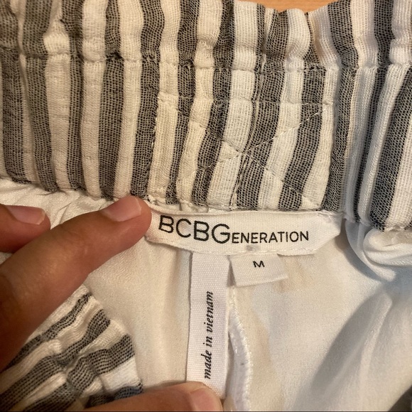 BCBGeneration pinstripe shorts - Picture 5 of 5